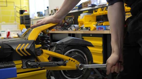 Defektjavítás egy VSETT 10+ elektromos rolleren